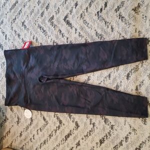 SPANX 7/8 black camo boots boost leggings Sz Med